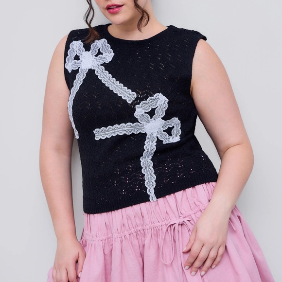 Cider Tops - 🚨FINEAL SALE🚨 NWOT Cider Black & White Crochet Bow Tank